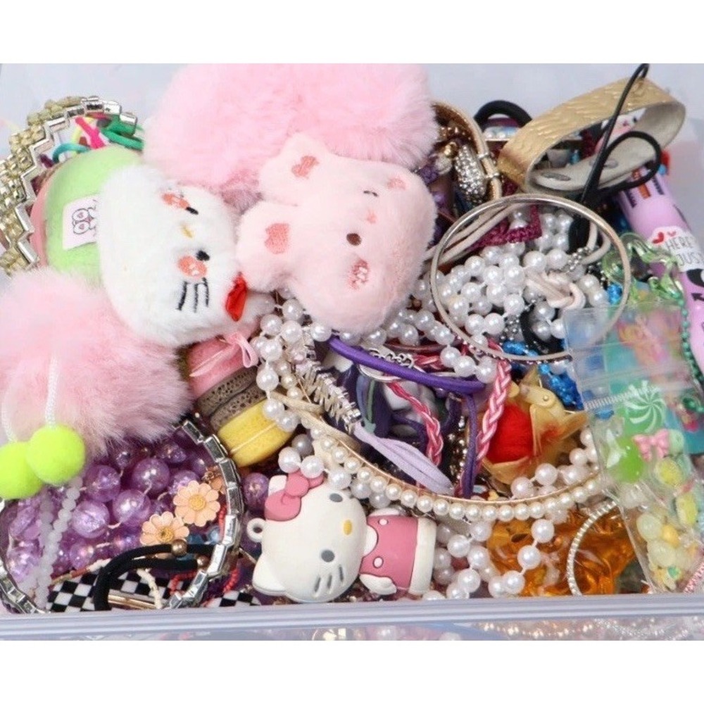 Girls Tween Surprise Lot Jewelry Keychains Accessories Bag Tags Hello Kitty 3lbs